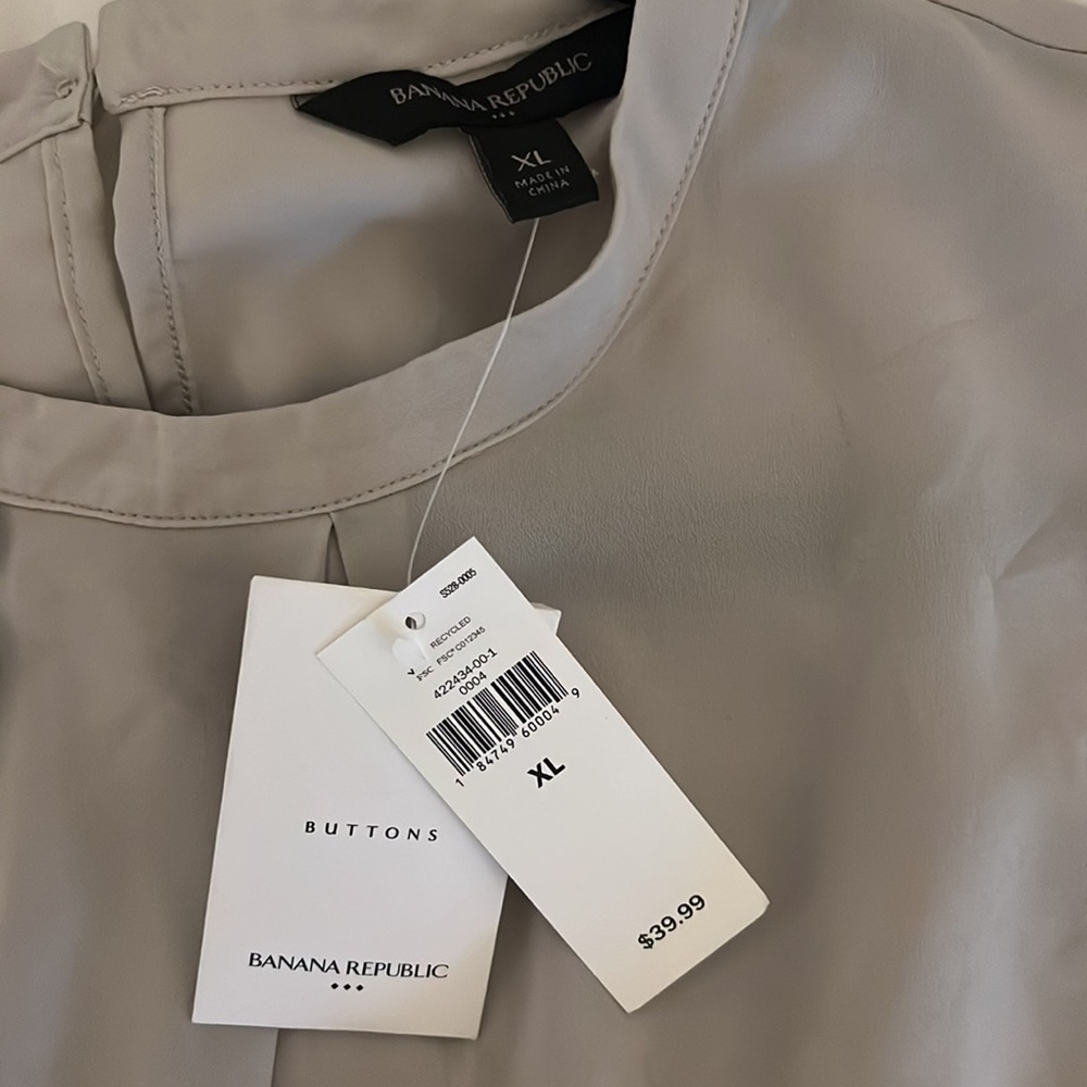 Banana Republic Gray Sleeveless Top with Front Pleat - Picture 4 of 4
